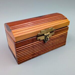 Vintage Ribbed Cedar Souvenir Treasure Chest - Retro Roadside America